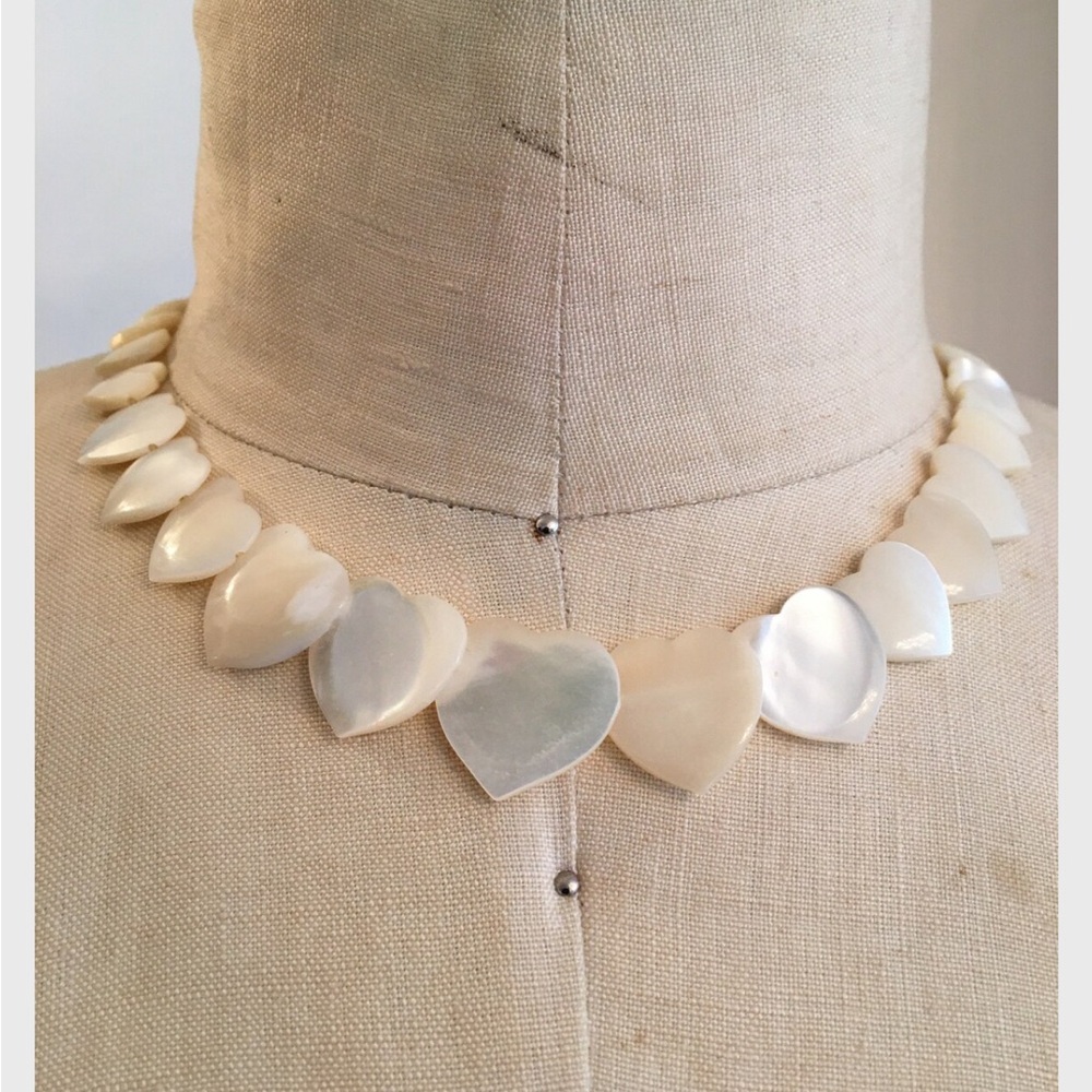 Vintage 1970s mother of Pearl heart necklace